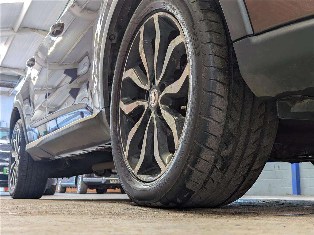 <p>2017 MG GS EXCLUSIVE</p>