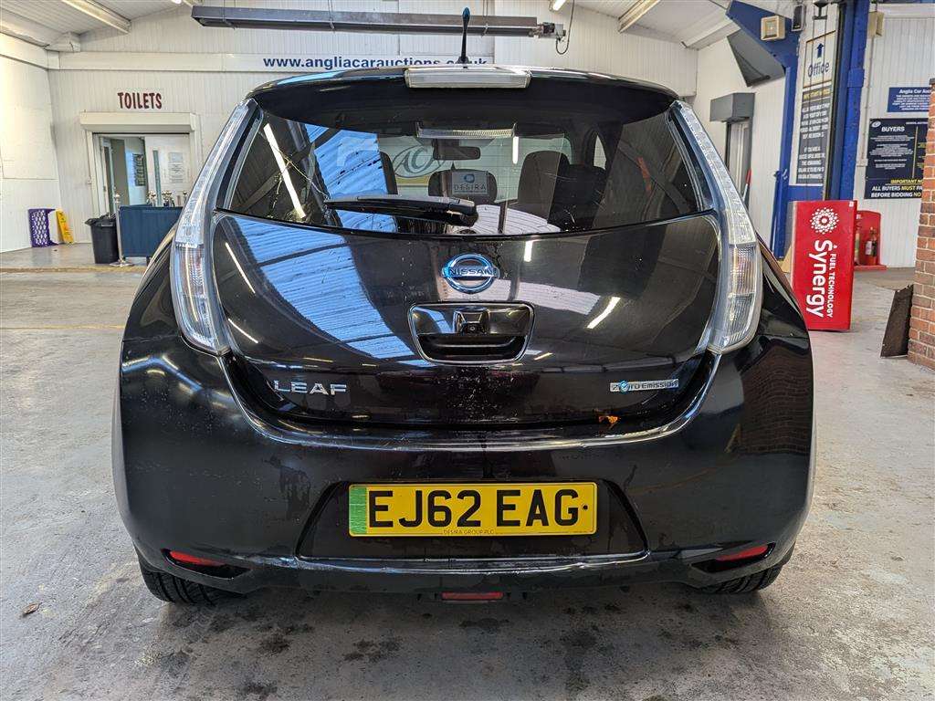 <p>2012 NISSAN LEAF</p>