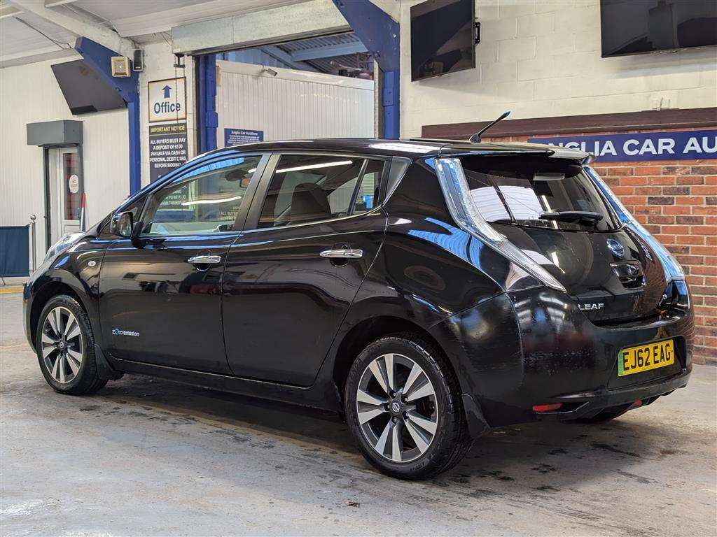 <p>2012 NISSAN LEAF</p>