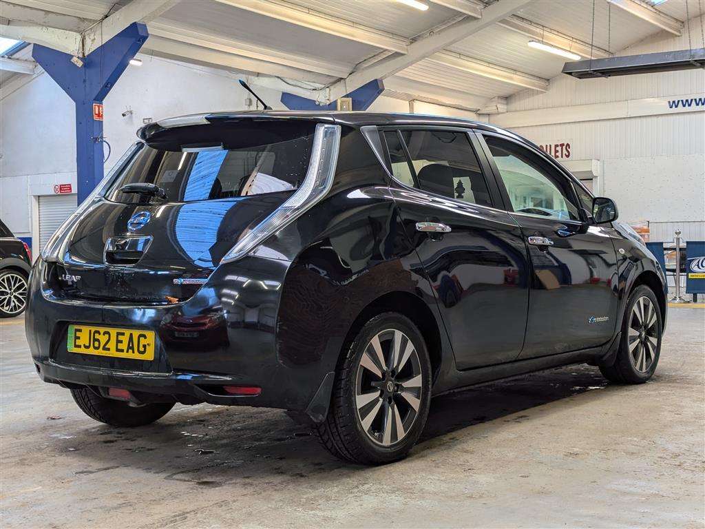 <p>2012 NISSAN LEAF</p>