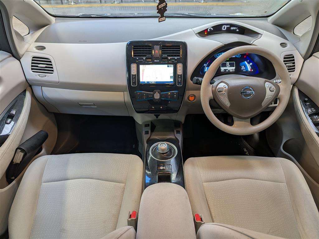 <p>2012 NISSAN LEAF</p>