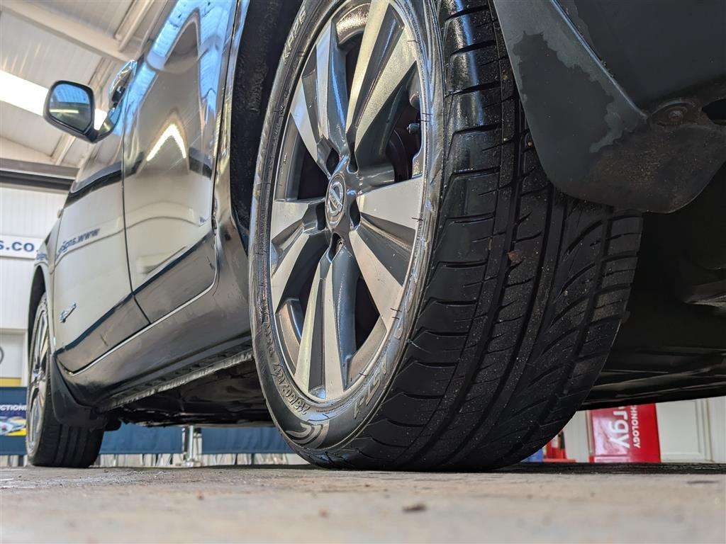 <p>2012 NISSAN LEAF</p>