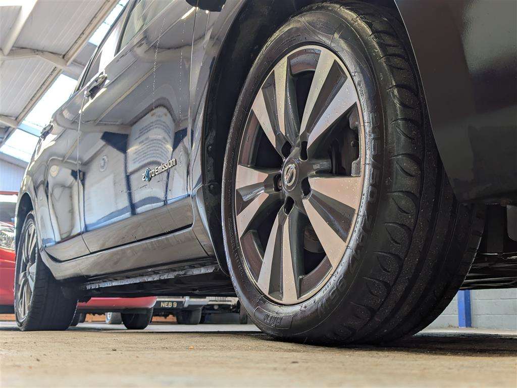 <p>2012 NISSAN LEAF</p>