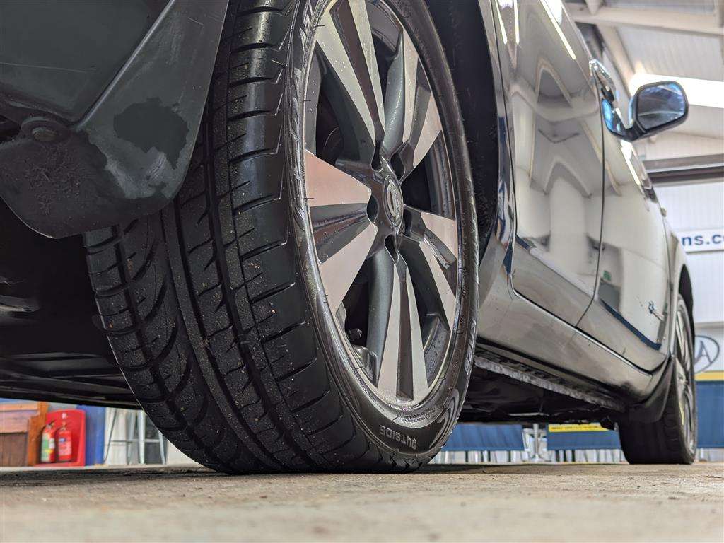 <p>2012 NISSAN LEAF</p>