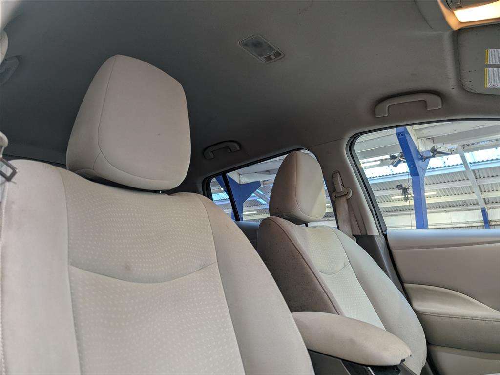 <p>2012 NISSAN LEAF</p>