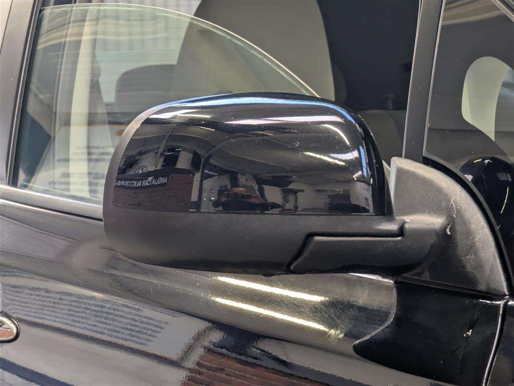 <p>2012 NISSAN LEAF</p>