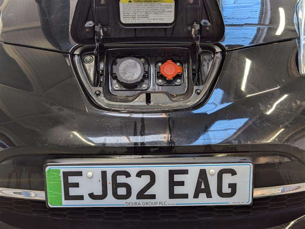 <p>2012 NISSAN LEAF</p>