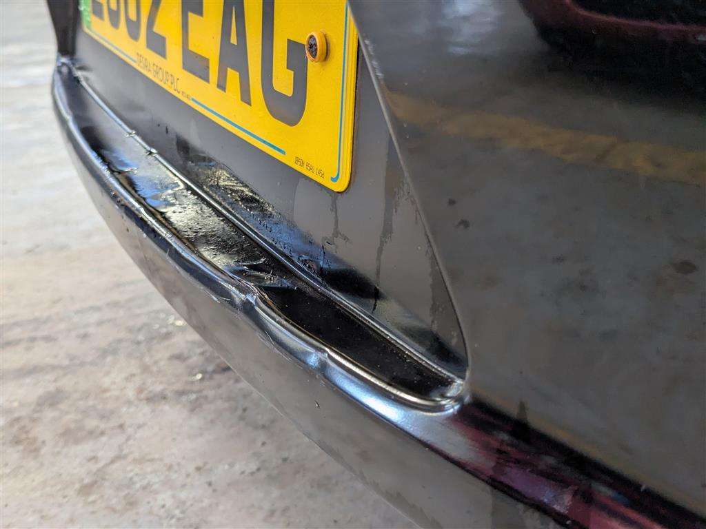 <p>2012 NISSAN LEAF</p>