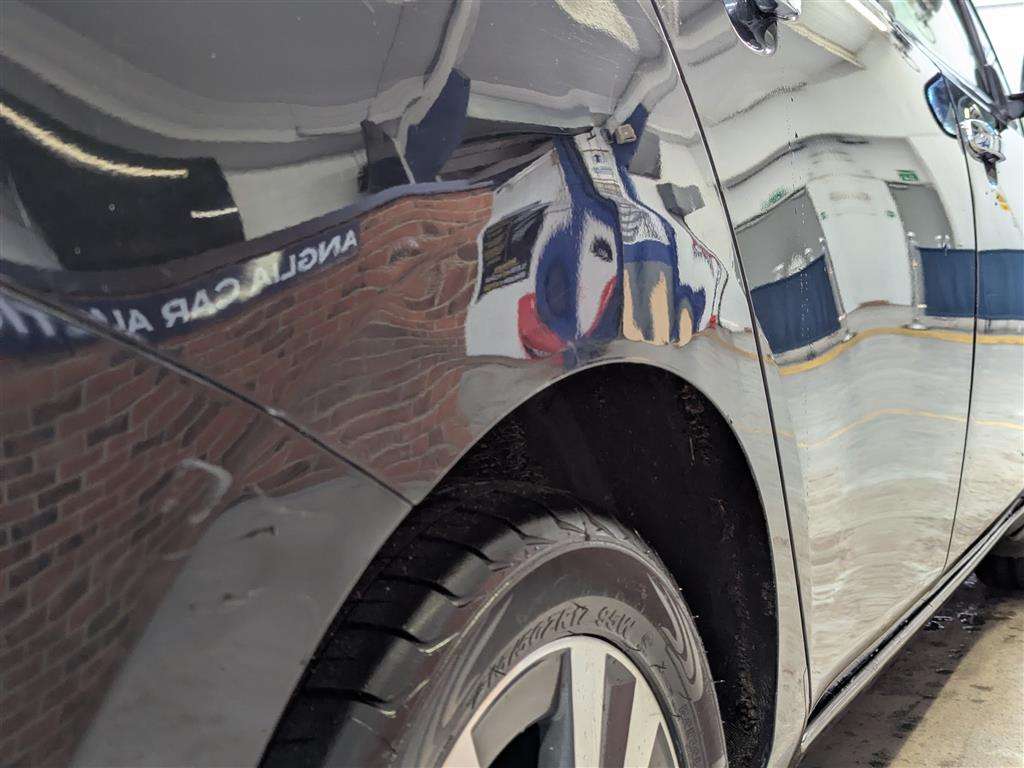 <p>2012 NISSAN LEAF</p>