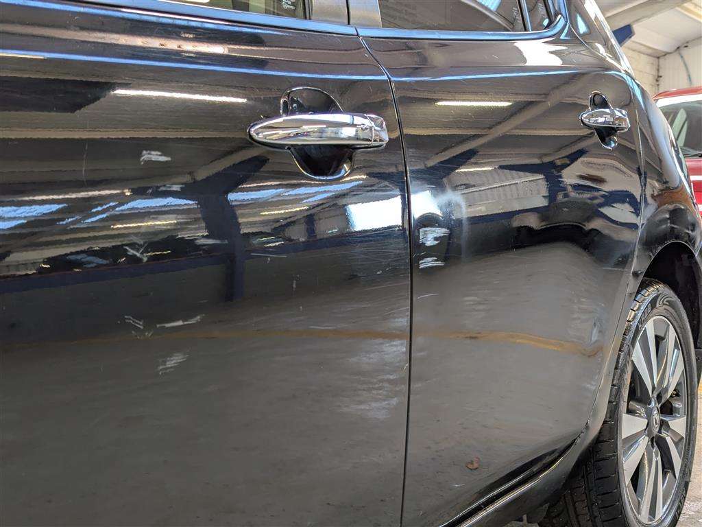 <p>2012 NISSAN LEAF</p>