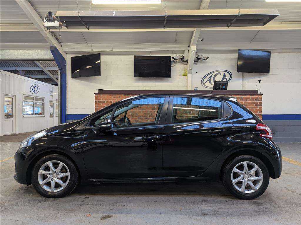 <p>2017 PEUGEOT 208 ACTIVE BLUE HDI S/S</p>