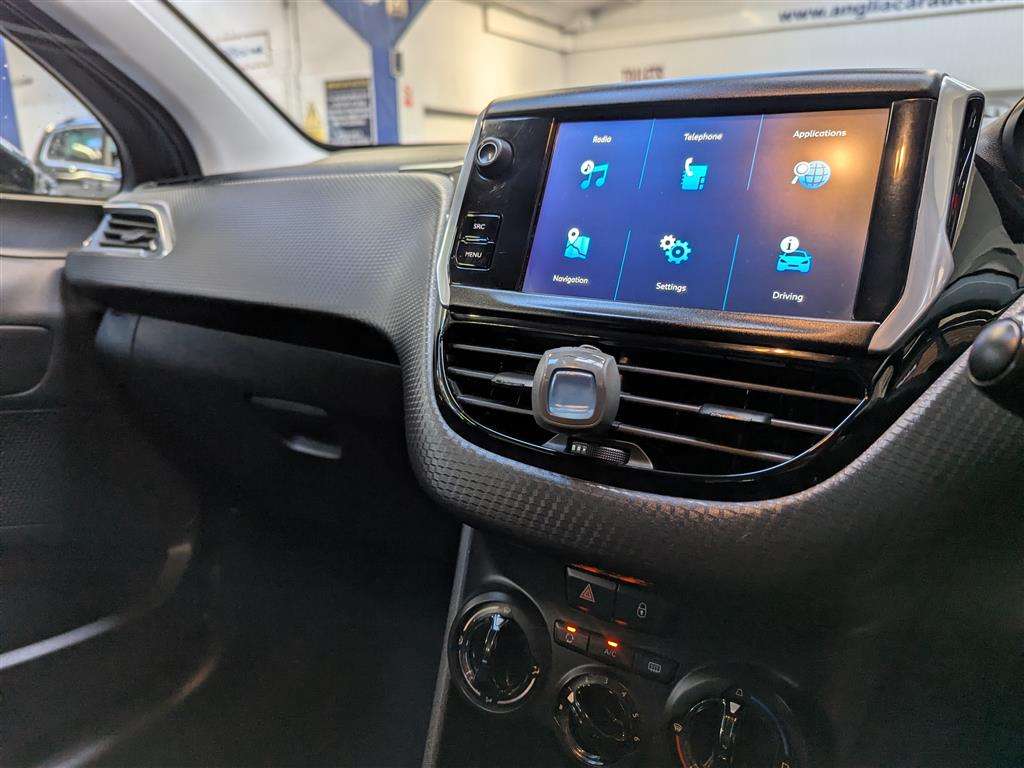 <p>2017 PEUGEOT 208 ACTIVE BLUE HDI S/S</p>