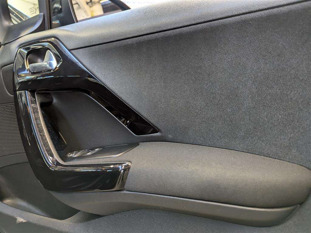 <p>2017 PEUGEOT 208 ACTIVE BLUE HDI S/S</p>