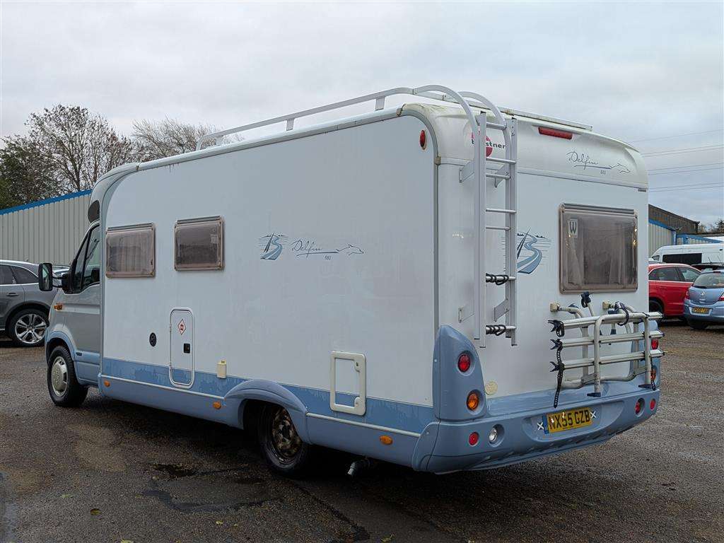 <p>2005 RENAULT MOTORHOME CARAVAN</p>
