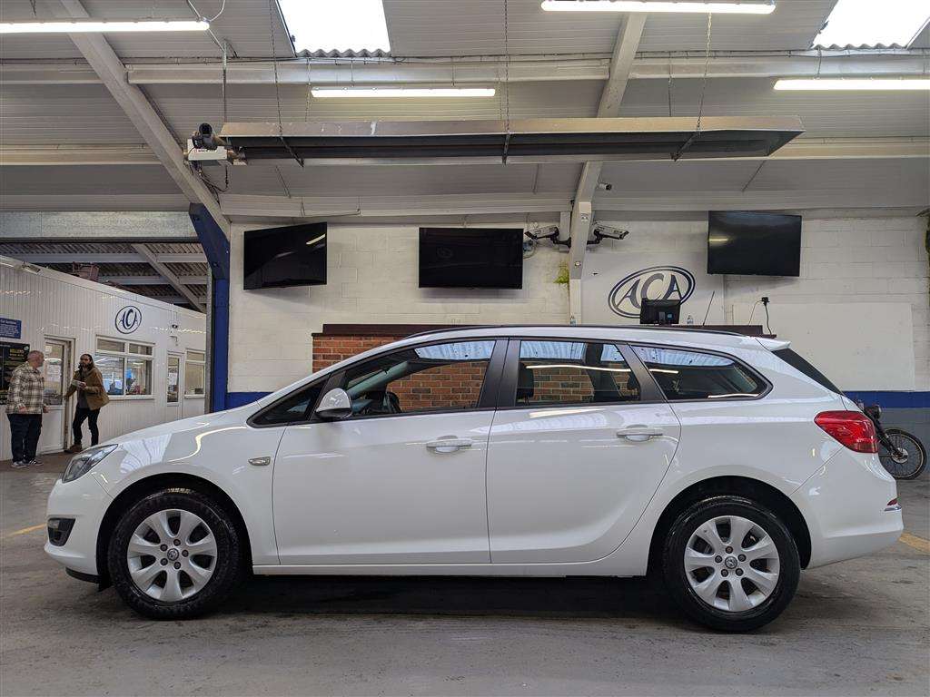 <p>2015 VAUXHALL ASTRA DESIGN CDTI ECOFLEX</p>