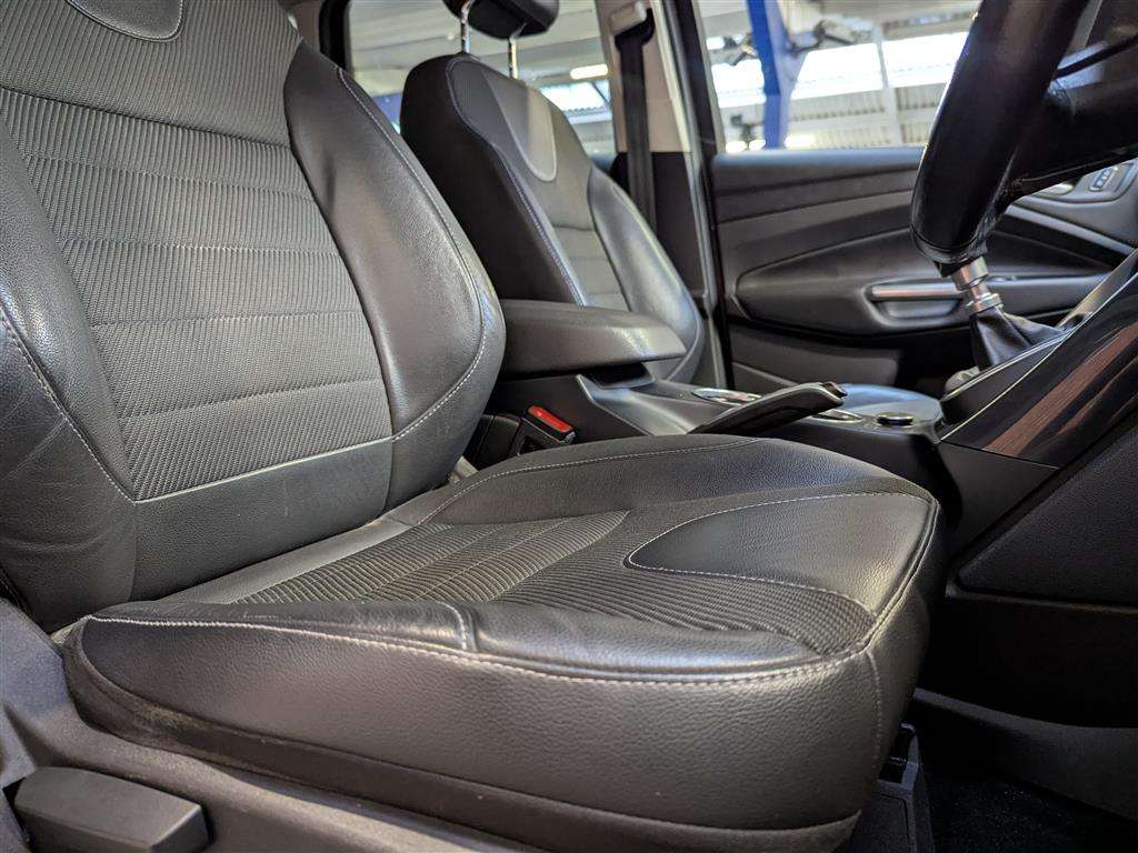 <p>2015 FORD KUGA TITANIUM</p>