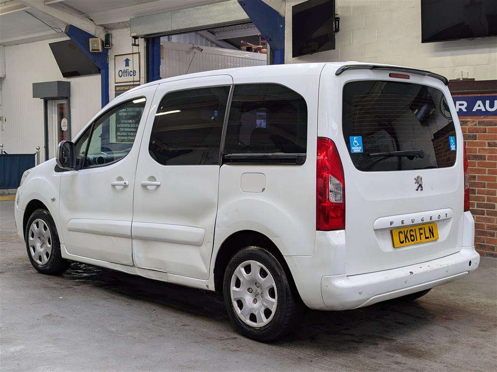 <p>2011 PEUGEOT PARTNER TEPEE S E-HDI S-A</p>