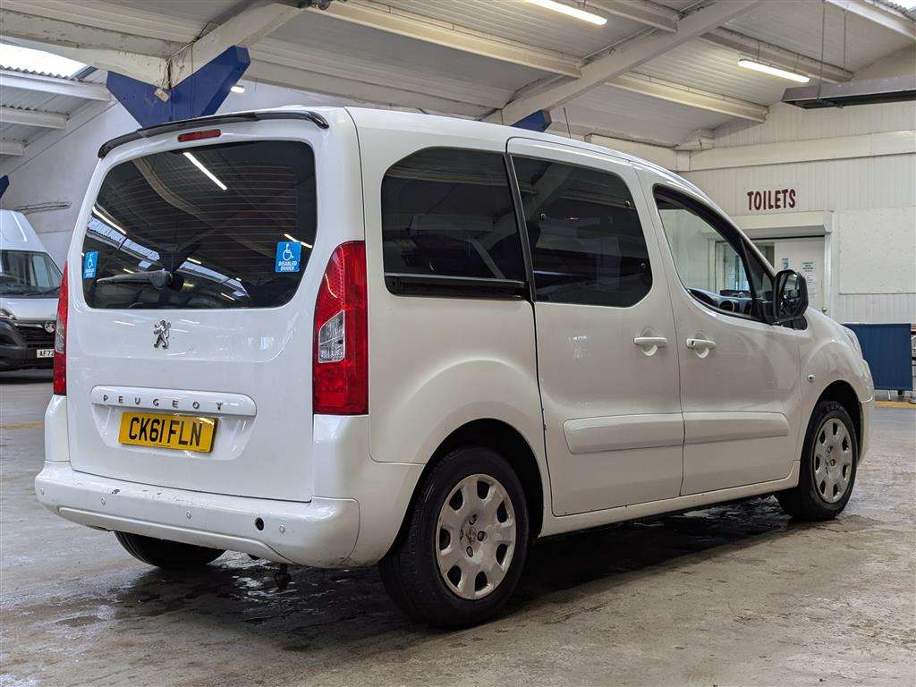 <p>2011 PEUGEOT PARTNER TEPEE S E-HDI S-A</p>