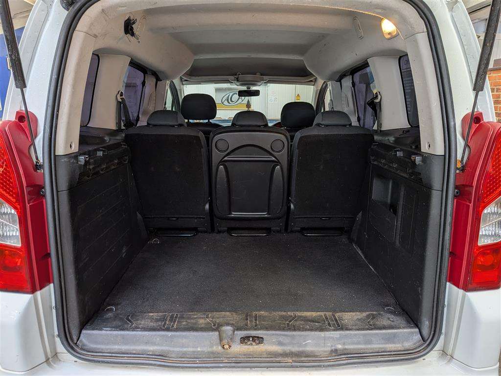 <p>2011 PEUGEOT PARTNER TEPEE S E-HDI S-A</p>