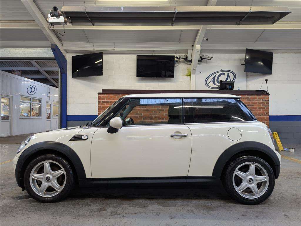 <p>2010 MINI COOPER AUTO **SOLD</p>