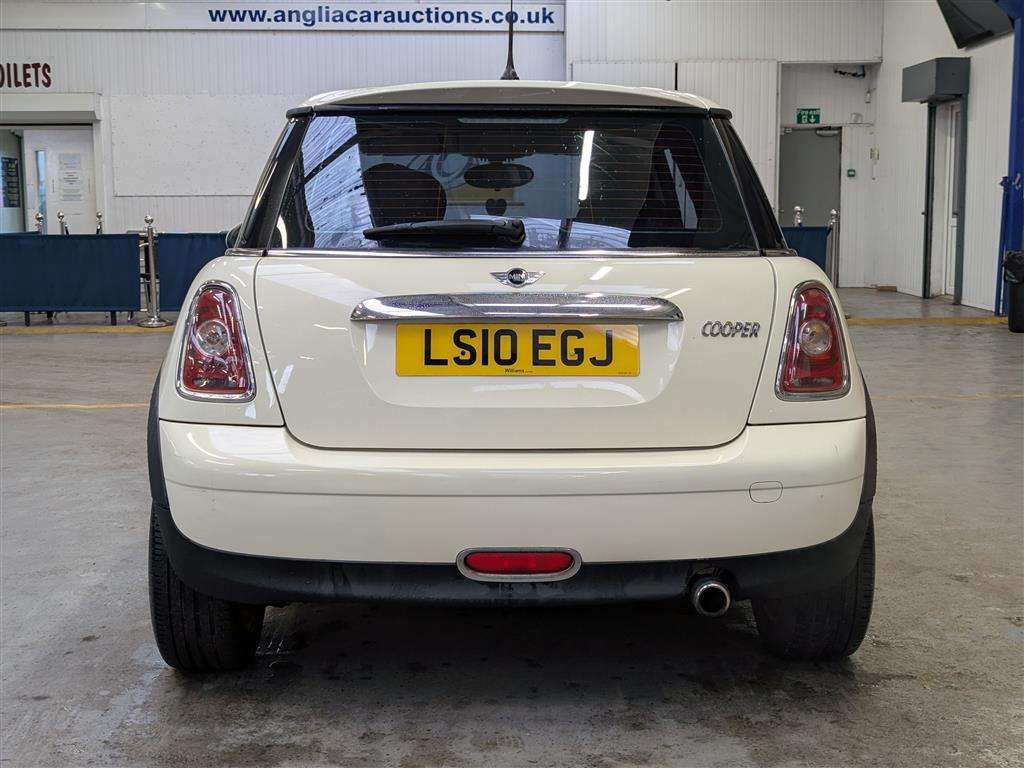 <p>2010 MINI COOPER AUTO **SOLD</p>