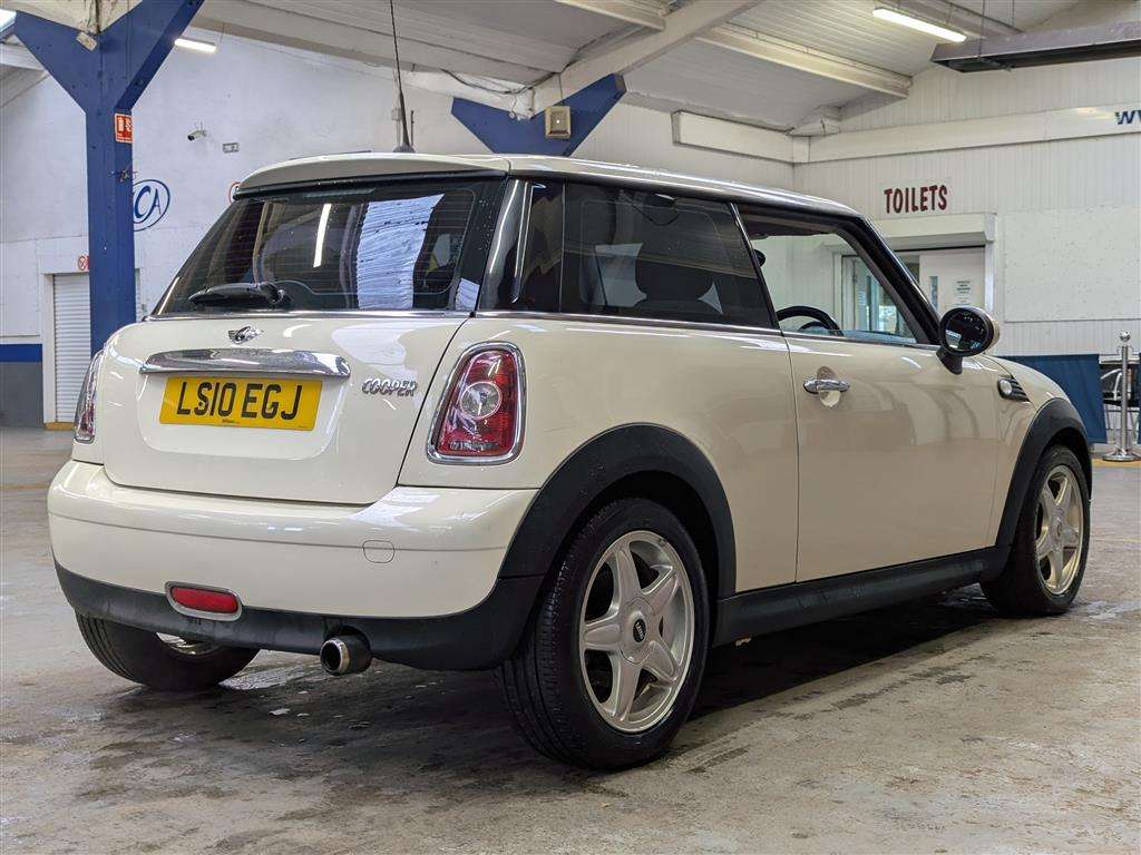 <p>2010 MINI COOPER AUTO **SOLD</p>