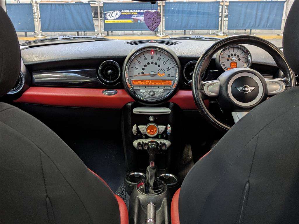 <p>2010 MINI COOPER AUTO **SOLD</p>