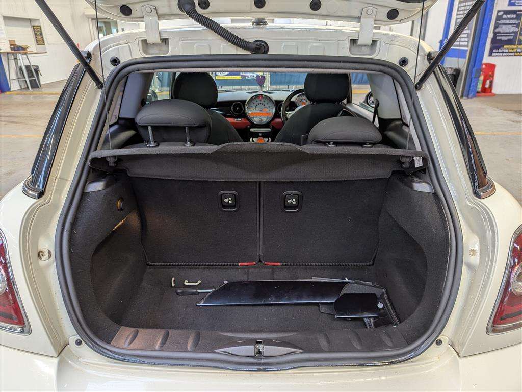 <p>2010 MINI COOPER AUTO **SOLD</p>