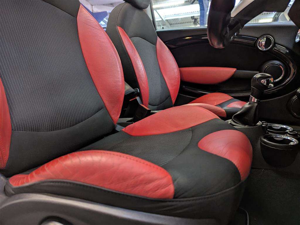 <p>2010 MINI COOPER AUTO **SOLD</p>