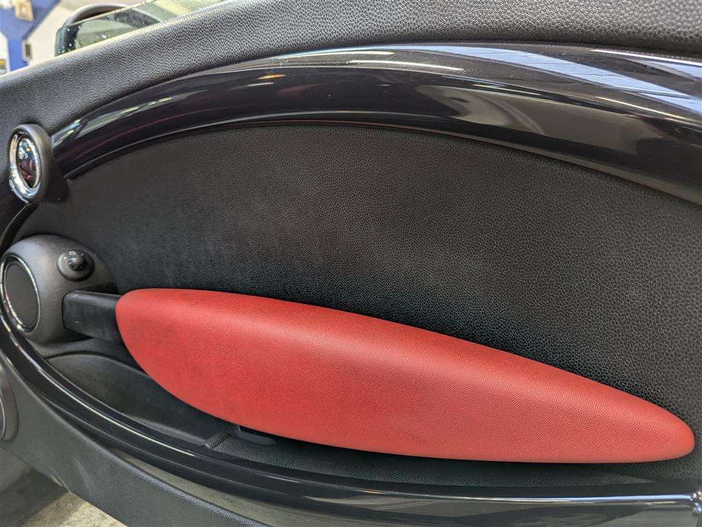 <p>2010 MINI COOPER AUTO **SOLD</p>