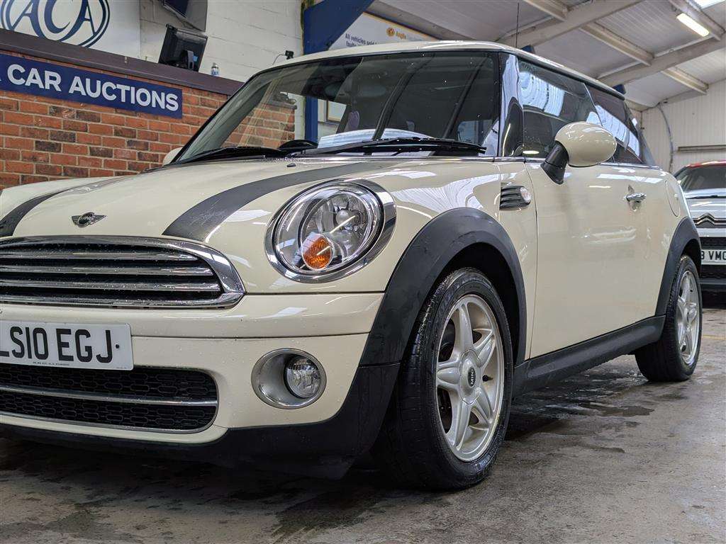 <p>2010 MINI COOPER AUTO **SOLD</p>