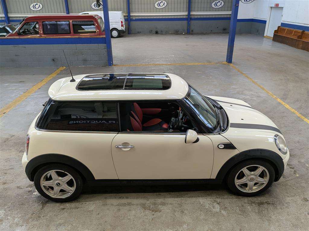 <p>2010 MINI COOPER AUTO **SOLD</p>
