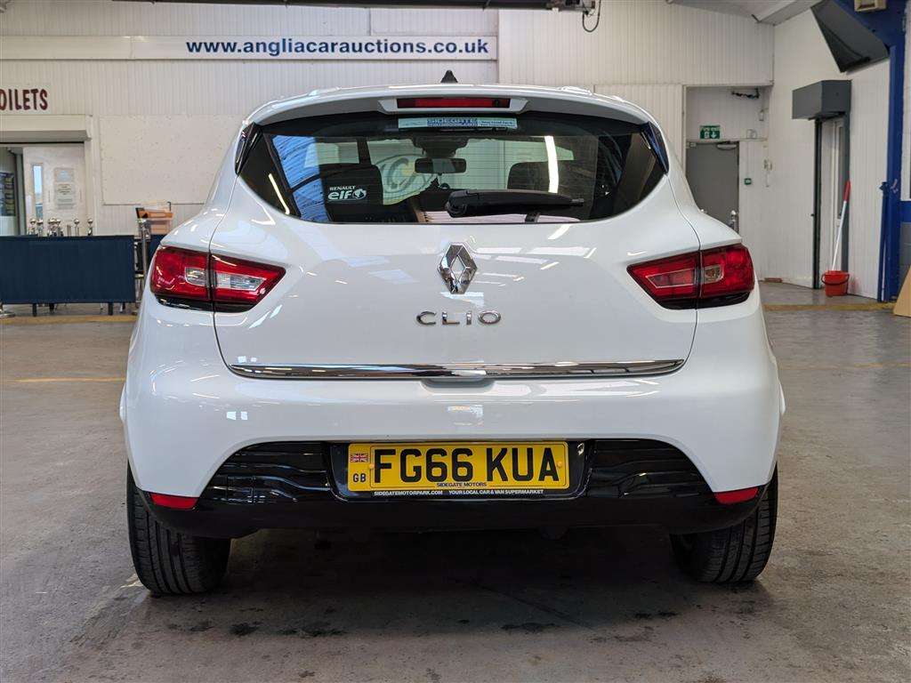 <p>2016 RENAULT CLIO DYNAMIQUE NAV 16V</p>