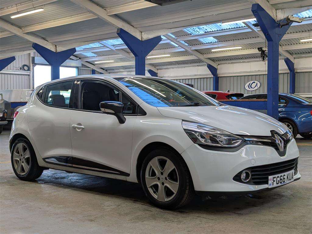 <p>2016 RENAULT CLIO DYNAMIQUE NAV 16V</p>
