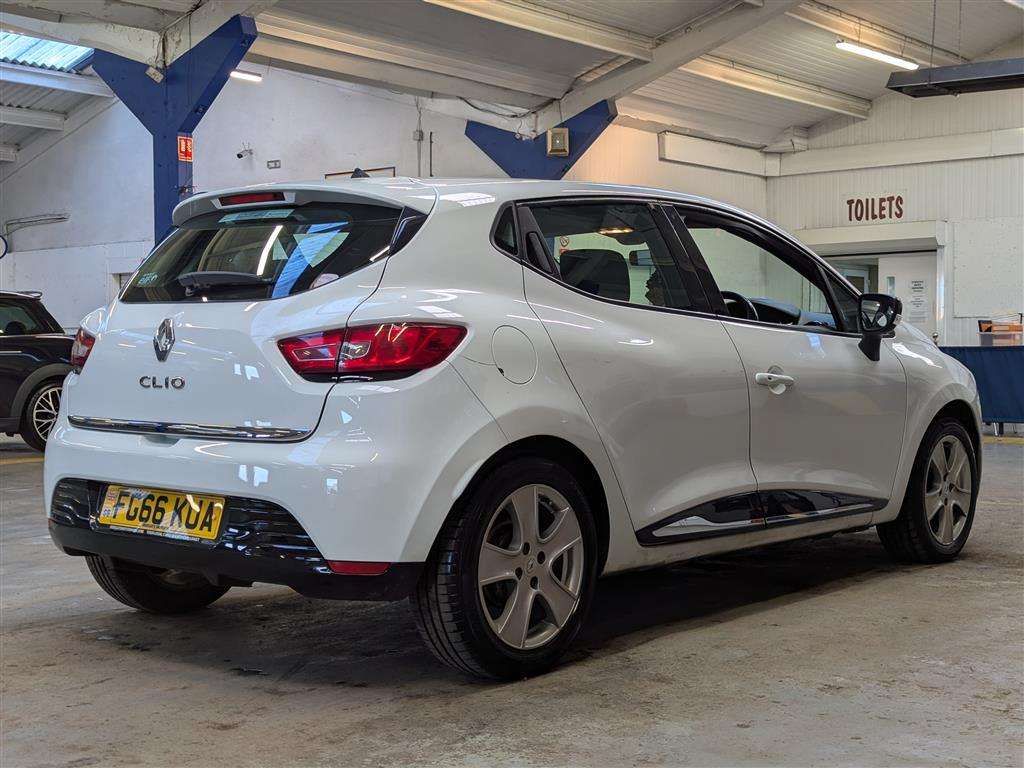 <p>2016 RENAULT CLIO DYNAMIQUE NAV 16V</p>