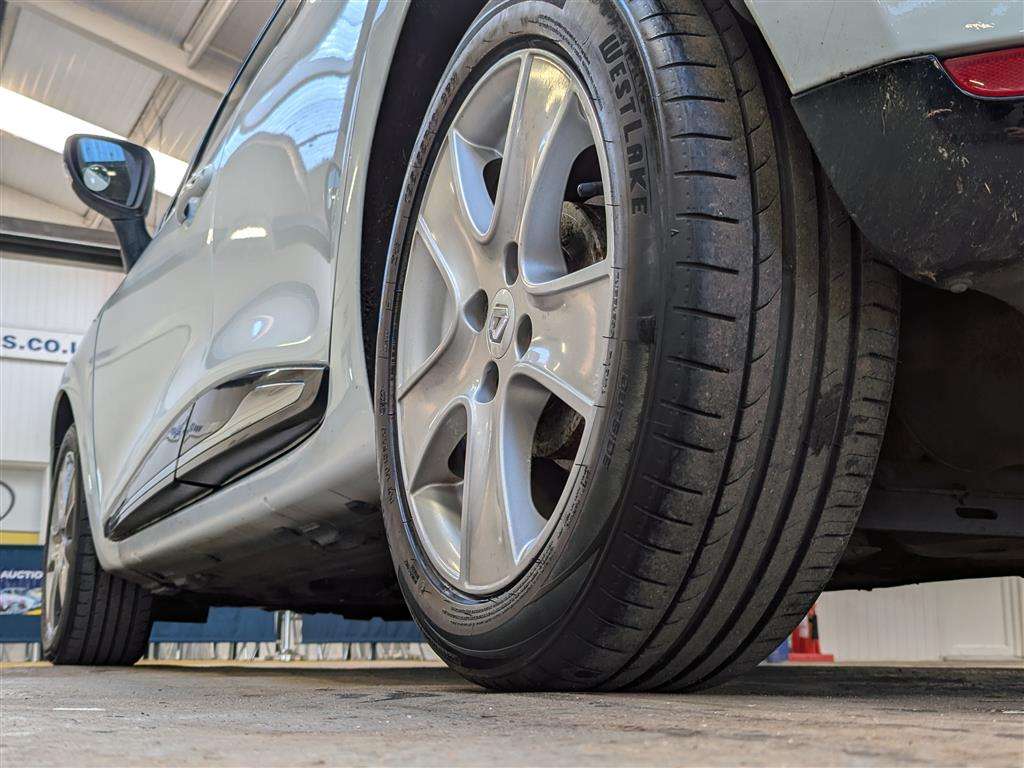 <p>2016 RENAULT CLIO DYNAMIQUE NAV 16V</p>