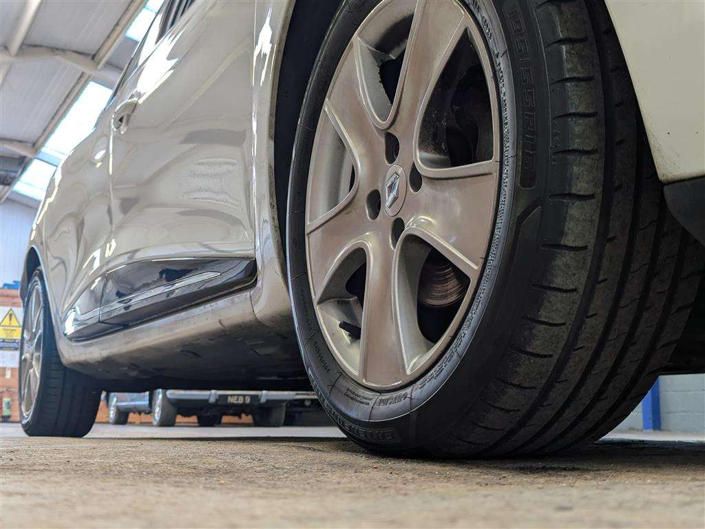 <p>2016 RENAULT CLIO DYNAMIQUE NAV 16V</p>