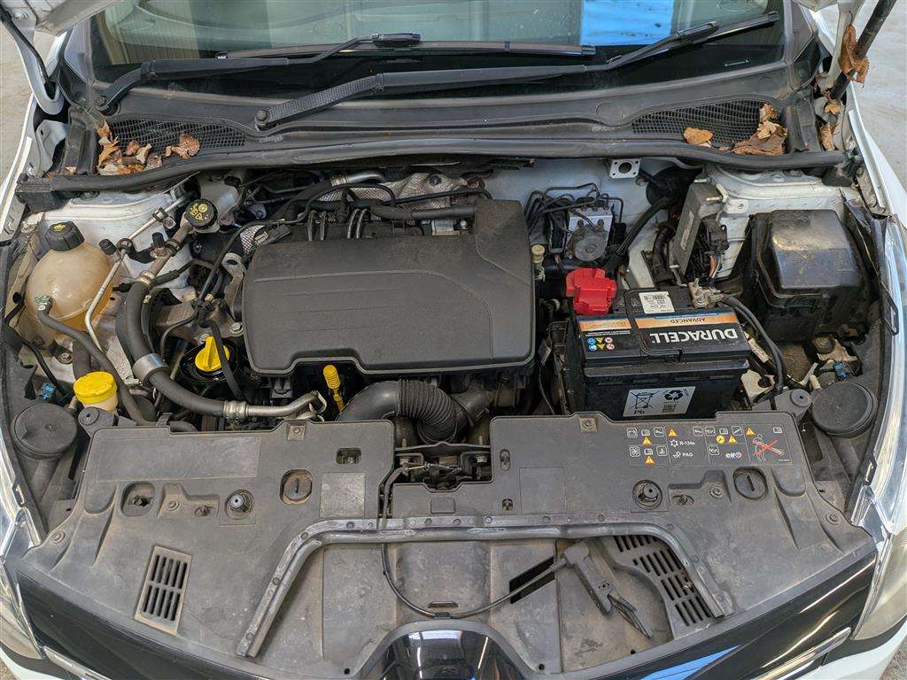 <p>2016 RENAULT CLIO DYNAMIQUE NAV 16V</p>