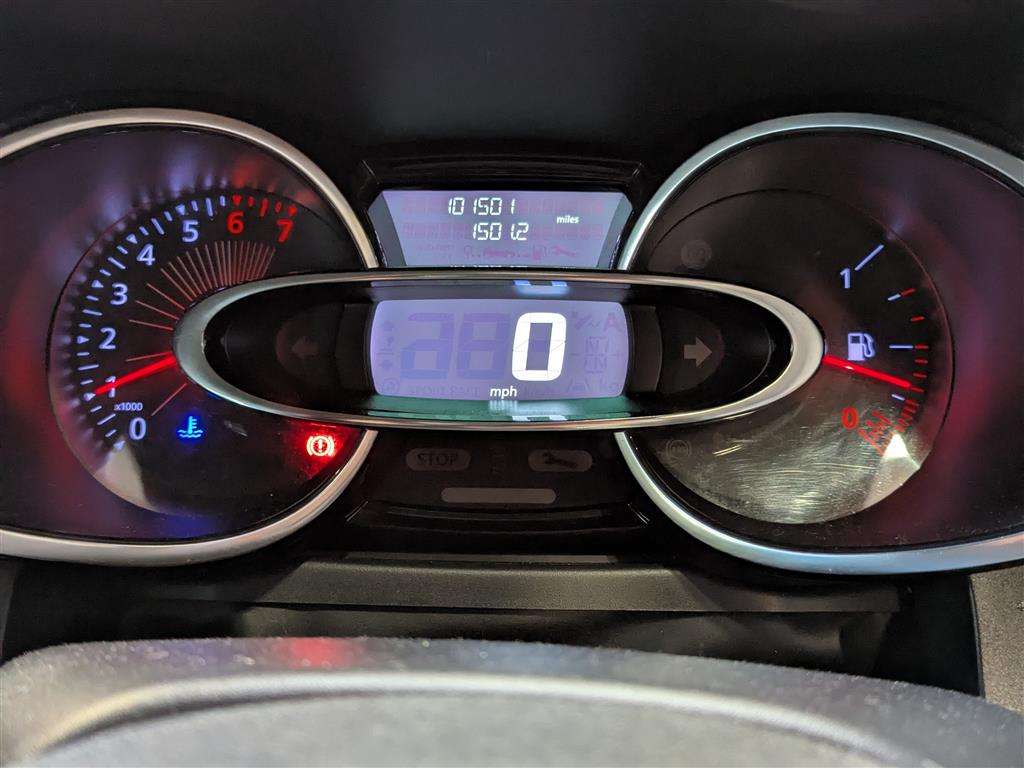 <p>2016 RENAULT CLIO DYNAMIQUE NAV 16V</p>