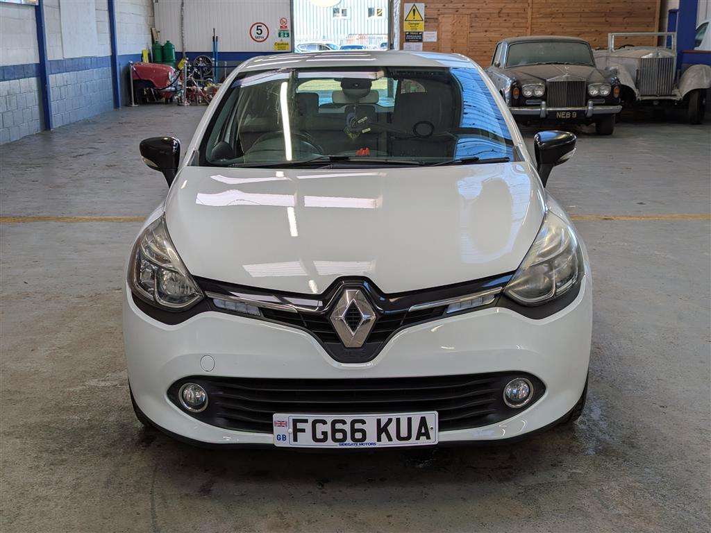 <p>2016 RENAULT CLIO DYNAMIQUE NAV 16V</p>