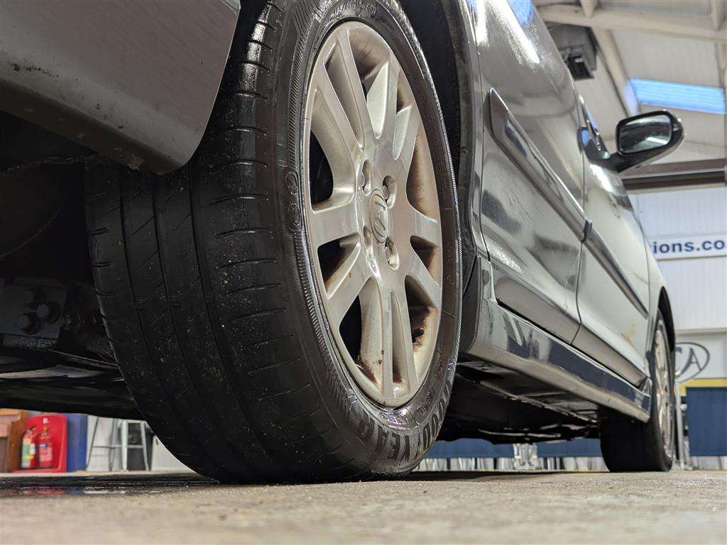 <p>2004 HONDA CIVIC VTEC EXECUTIVE</p>