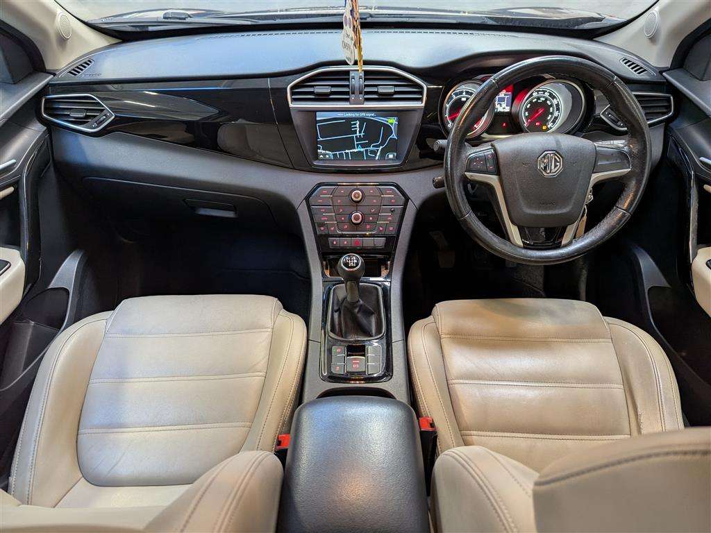 <p>2017 MG GS EXCLUSIVE</p>