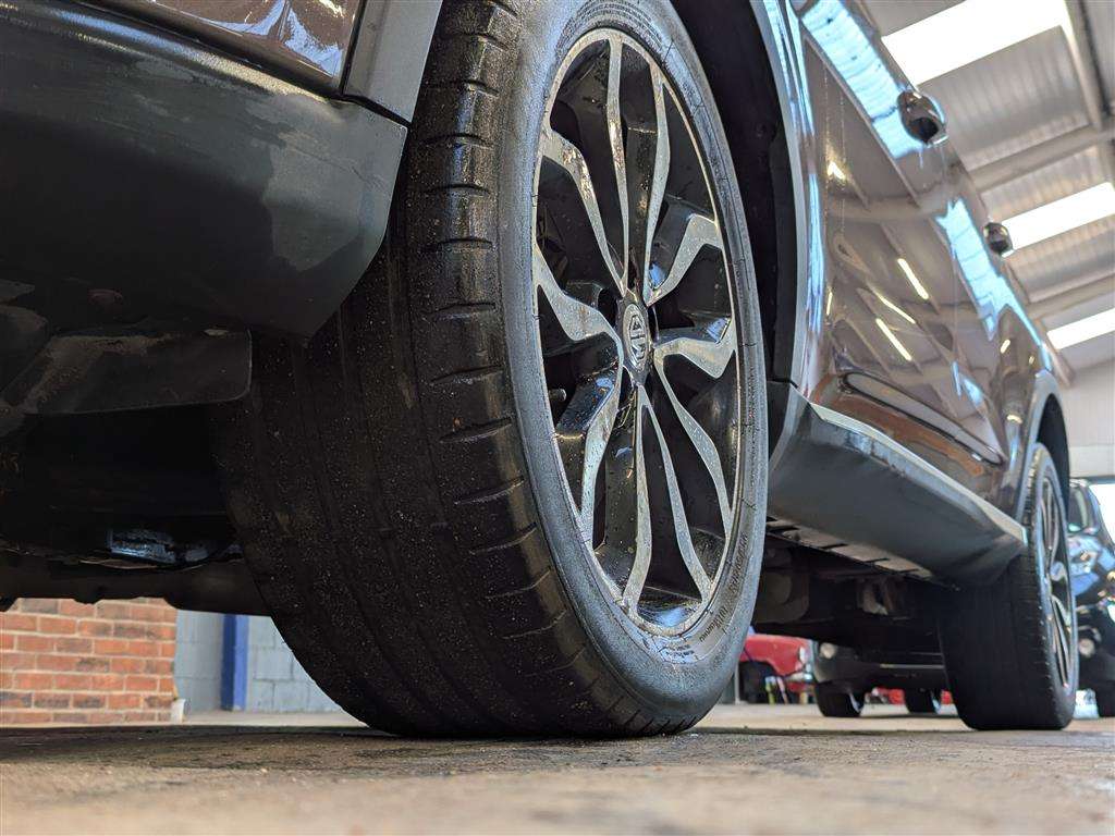 <p>2017 MG GS EXCLUSIVE</p>