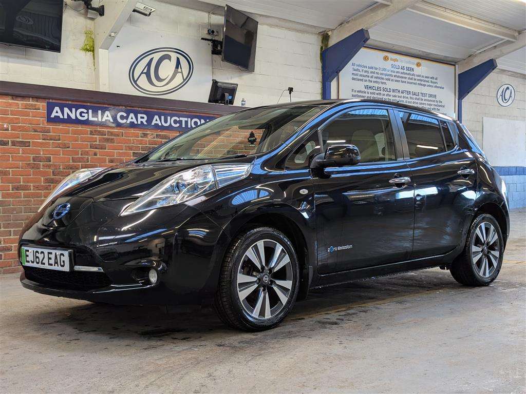 <p>2012 NISSAN LEAF</p>