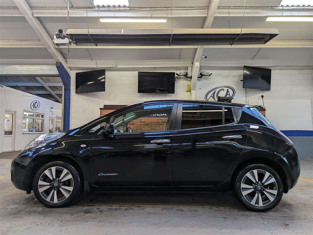 <p>2012 NISSAN LEAF</p>