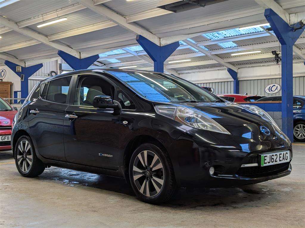 <p>2012 NISSAN LEAF</p>