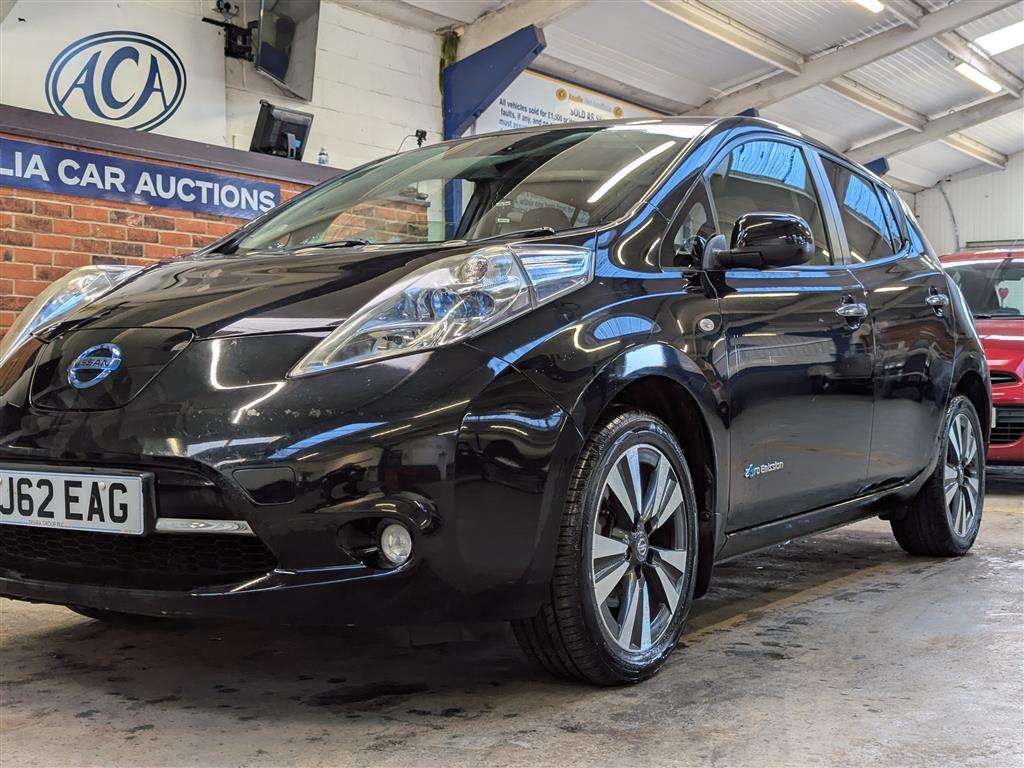 <p>2012 NISSAN LEAF</p>