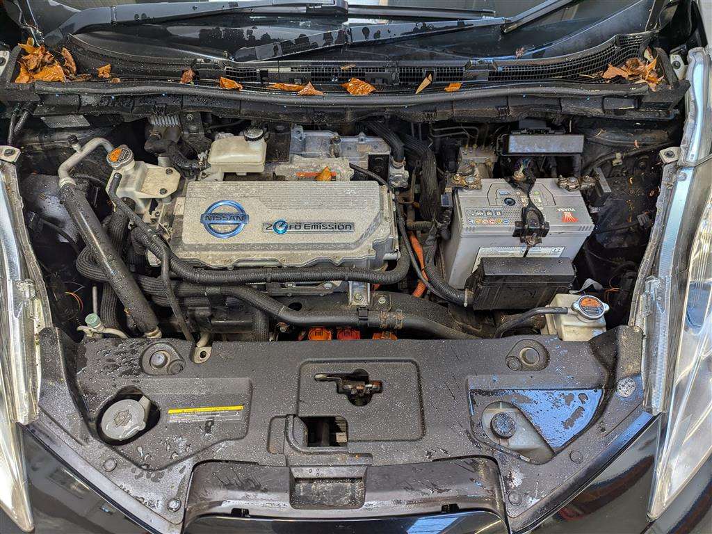 <p>2012 NISSAN LEAF</p>