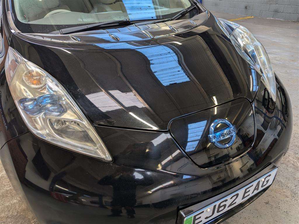 <p>2012 NISSAN LEAF</p>