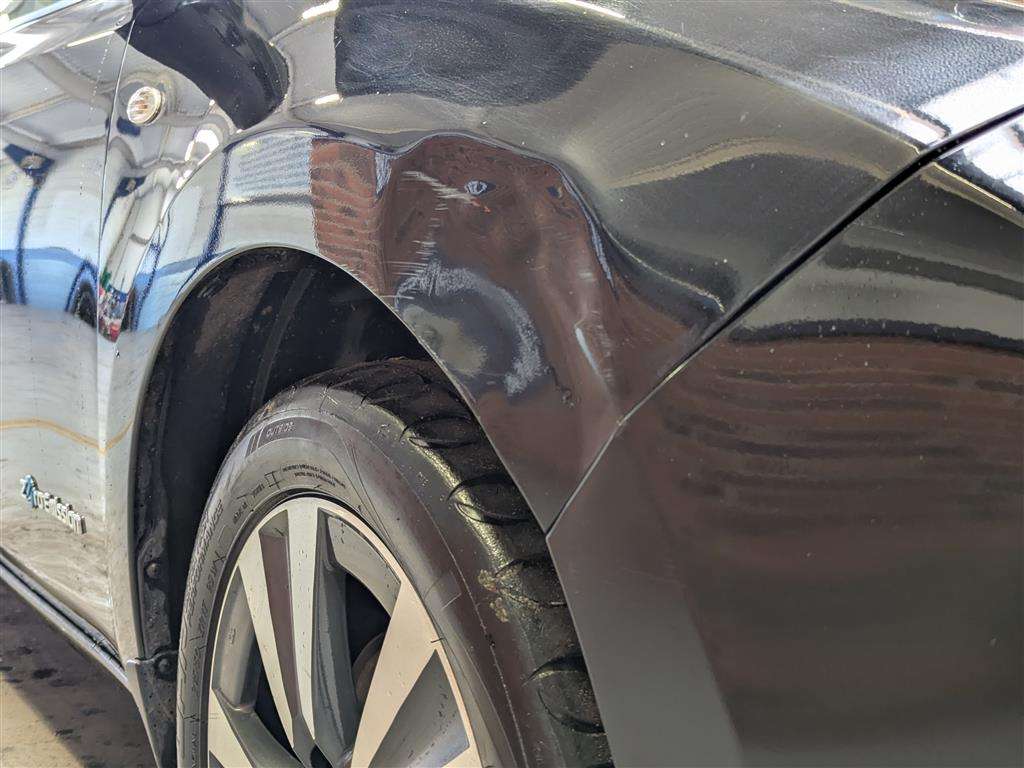 <p>2012 NISSAN LEAF</p>